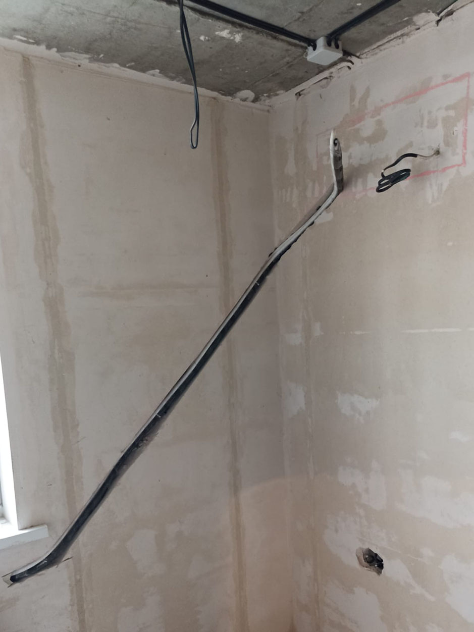 проложенные коммуникации для кондиционера